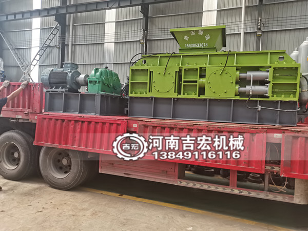 雙齒輥破碎機針對于脆性物料破碎,出顆粒狀,齒牙可根據出料大小來定制！