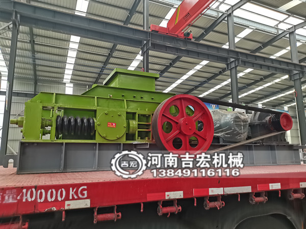 白灰廠破碎新選擇！狼牙式雙齒輥機(jī),10cm大塊生石灰10cm輕松碎至3cm!